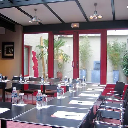 Porte de Versailles Hotel 